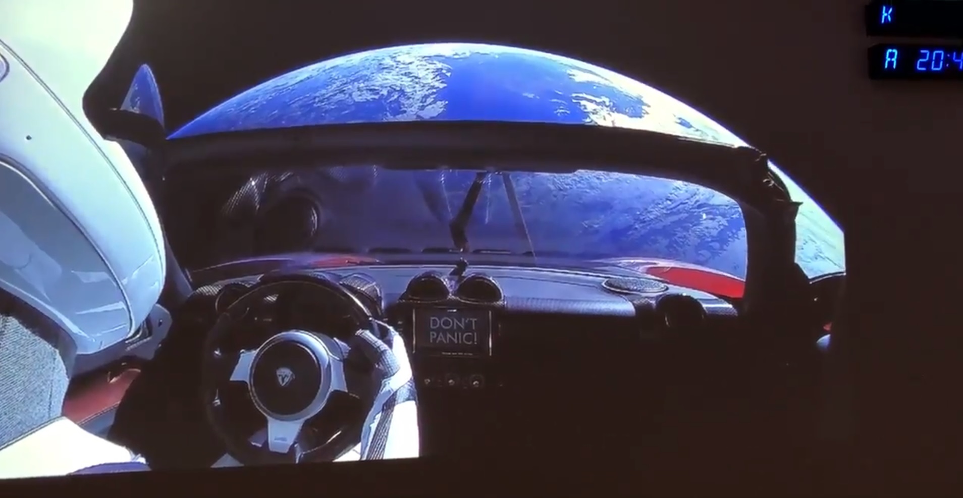 Starman prowadzi Teslę w kosmosie :-)