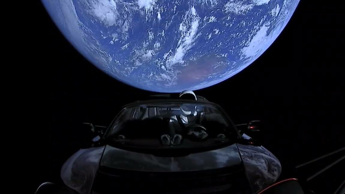 Starman prowadzi Teslę w kosmosie :-)
